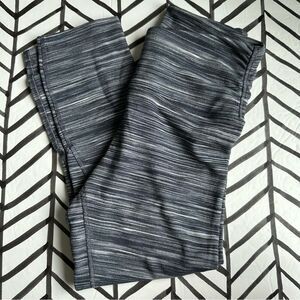 Lululemon Size 6 Cross Waist Striped Gray and White Cropped Leggings
